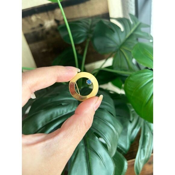 Sapphire Brooch  - Picture 2 of 3